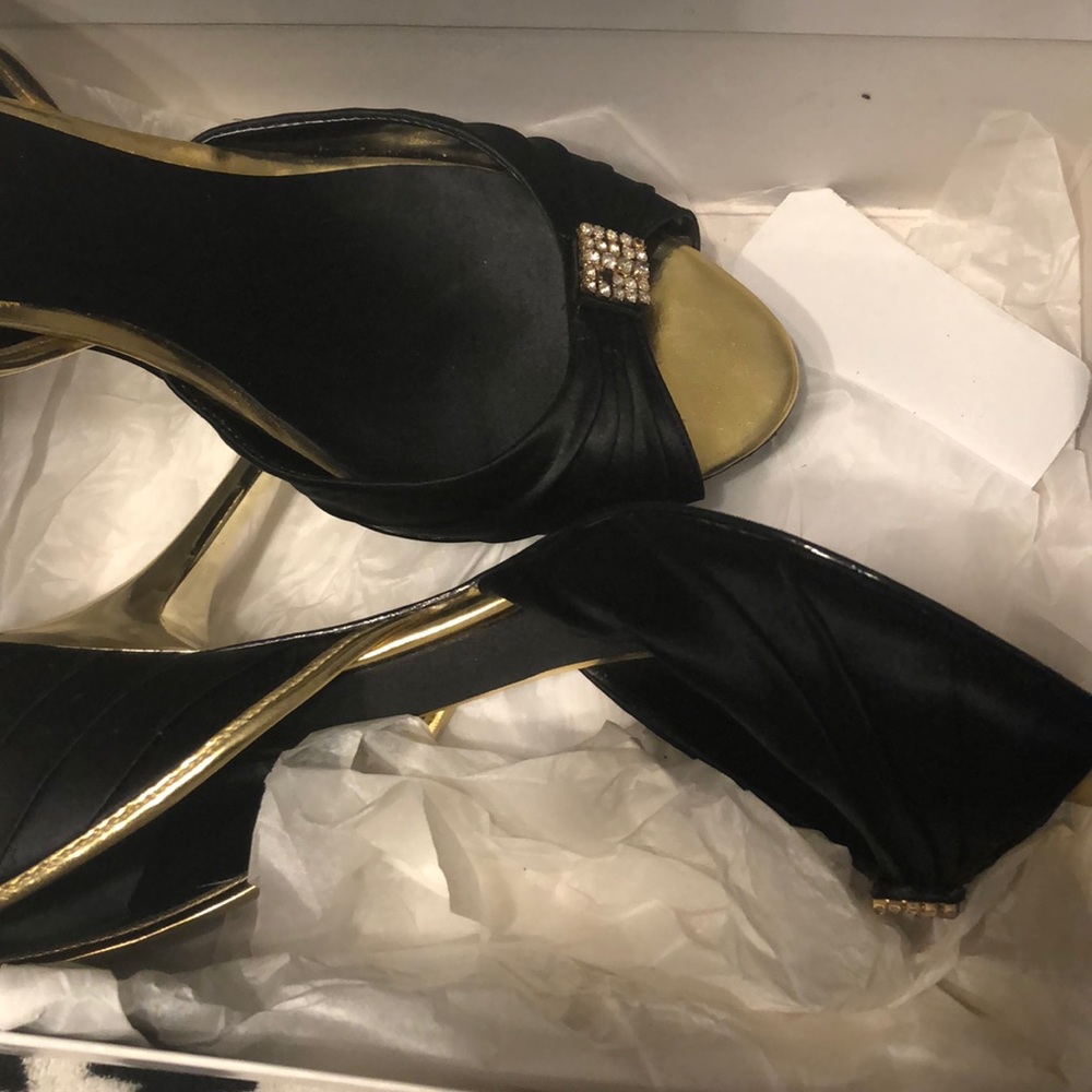Black and gold Nine West Hills